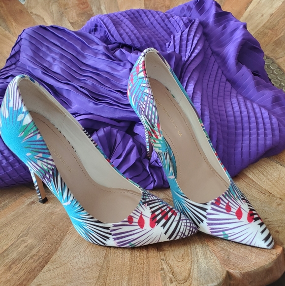 Shoe Republic LA - Picture 4 of 9